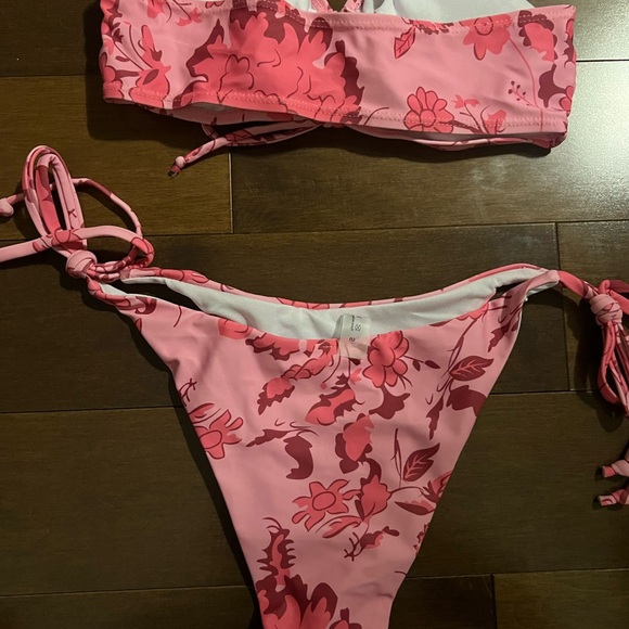 SHEIN tie bottoms and top bikini - Picture 4 of 4